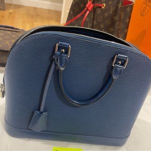 Louis Vuitton Epi Alma MM